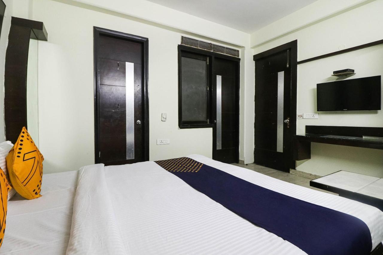 Spot On Hotel Grace Near Star Mall Gurgaon Bagian luar foto