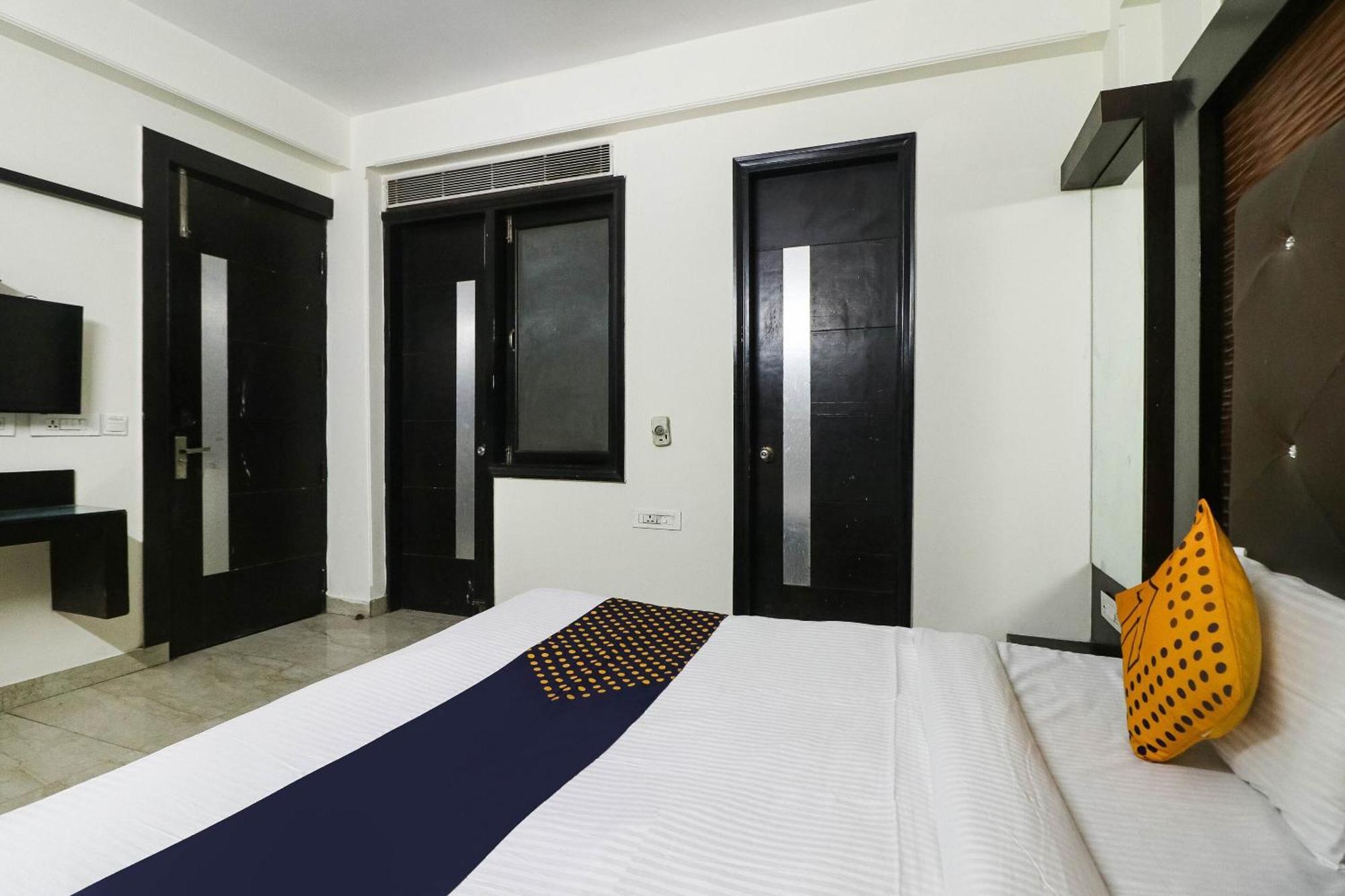 Spot On Hotel Grace Near Star Mall Gurgaon Bagian luar foto